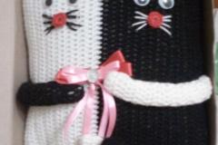 13 Подушечка чорно-білий котик ручного в'язання