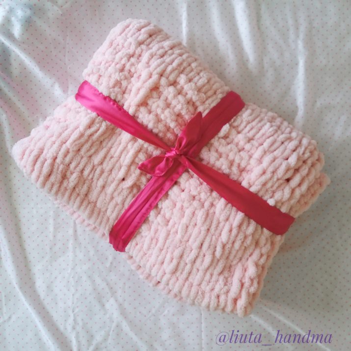 Подарунки - дитячий плюшевий плед рожевого кольору