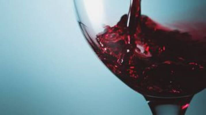 Поживне червоне вино із столового буряка
