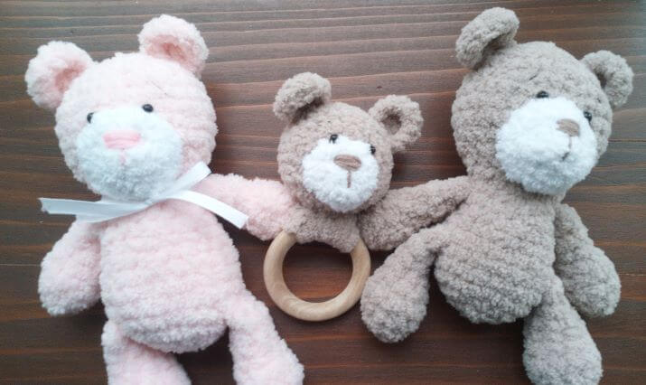 В'язані валентинки - плюшеві іграшки амігурумі ведмедики для дітей