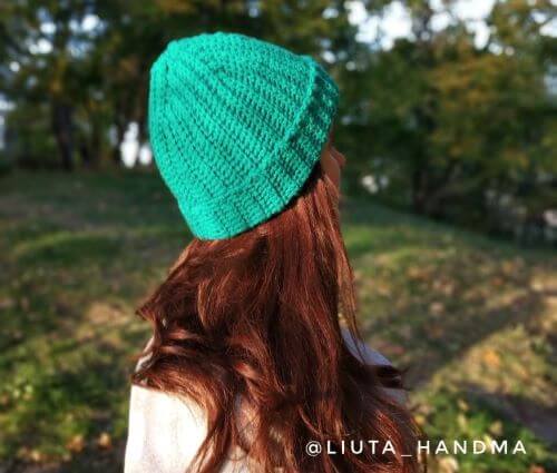 В'язана вручну шапка біні зеленого кольору - авторська робота старшої дочки