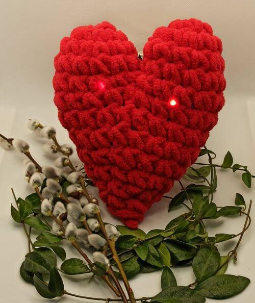 Плюшики в'язані - сердечко-подушечка червоного кольору