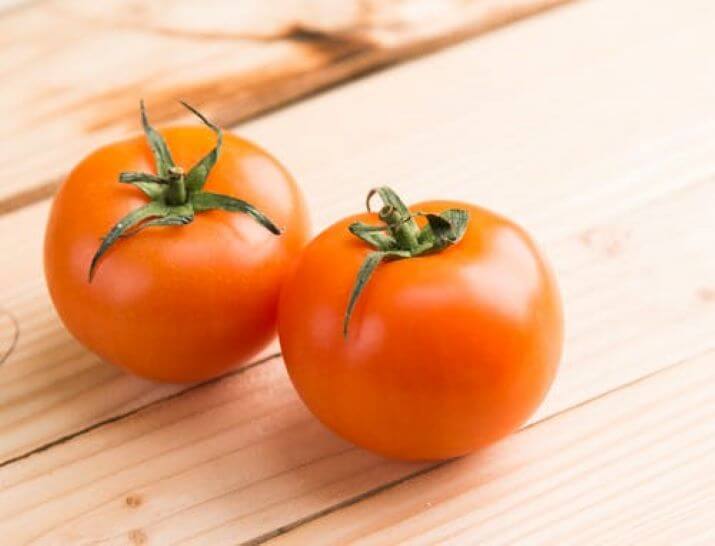 Здорова їжа - свіжі помідори
